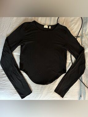 Aritzia long sleeve shirt 🖤